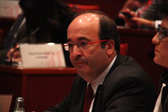 El líder del PSC, Miquel Iceta, a la compareixença del president de la Generalitat en funcions, Artur Mas, davant la Diputació Permanent del Parlament