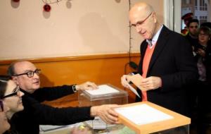 El líder i candidat d'Unió, Josep Antoni Duran i Lleida, votant al Centre Cívic Sarrià. ACN