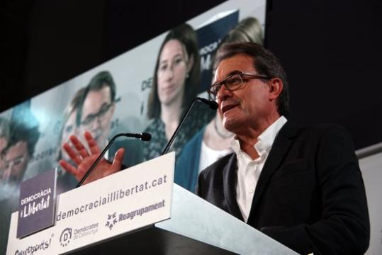 El president de la Generalitat en funcions, Artur Mas, en un pla mitjà fent la valoració dels resultats electorals del 20-D al Museu Marítim. ACN