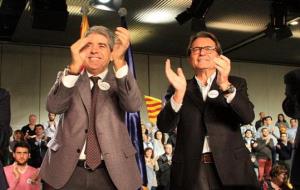 El president de la Generalitat en funcions, Artur Mas, i el candidat de Democràcia i Llibertat, Francesc Homs, durant el míting final a Barcelona. ACN
