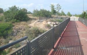 El veïns del Tancat III del Vendrell reclamen millores urgents al pont