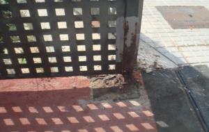 El veïns del Tancat III del Vendrell reclamen millores urgents al pont