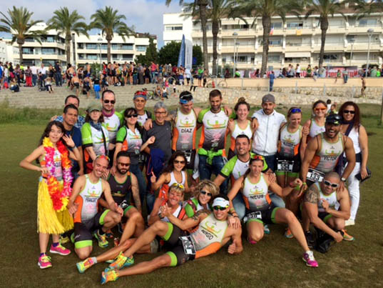 Els atletes del Club Triatló Penedès Costa Daurada a Vilanova. Eix