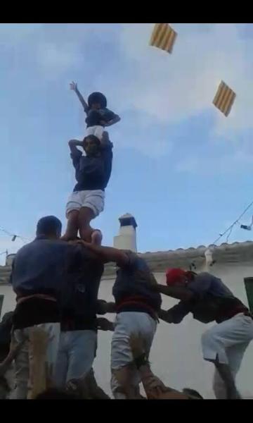 Els Castellers de Les Roquetes porten per primera vegada el seu tres de sis amb agulla a la festa major de Puigmoltó. Castellers de  Roquetes