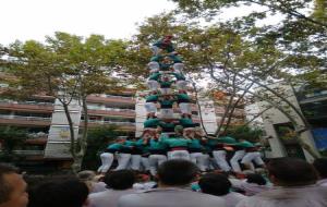 Els Castellers de Vilafranca descarreguen dos castells de 9 bàsics i la torre de 8 amb folre. Castellers de Vilafranca