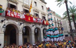 Els Castellers de Vilafranca descarreguen la quarta torre de 9 amb folre i manilles del curs