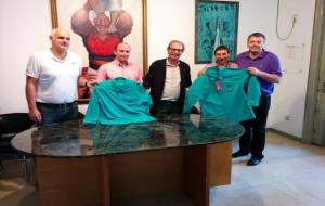 Castellers de Vilafranca. Els Castellers de Vilafranca han presentat la nova camisa de la colla i un prototip de camisa tècnica que es provarà durant 