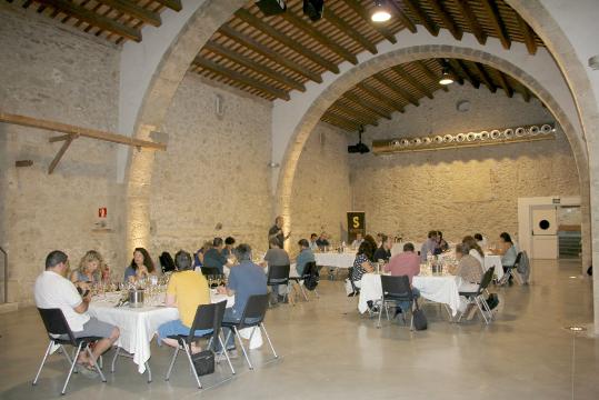 Els caves protagonitzen la sessió més multitudinària dels Vinari 2015. Ajt Sant Sadurní d'Anoia