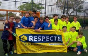 Eix. Els equips femení i masculí de l'escola Cossetània