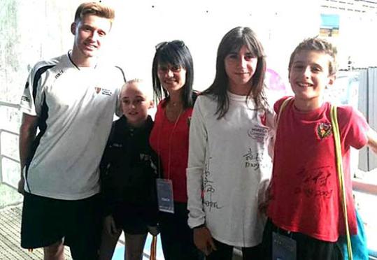 Els gimnastes vendrellencs amb l'entrenadora Yolanda Molina. Eix