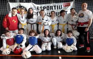 Eix. Els integrants del Club esportiu My-Ju Cunit 