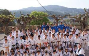 Eix. Els integrants del Club Taekwondo Canyelles