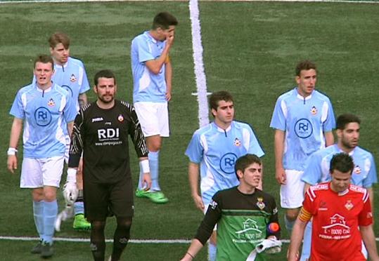 Garraf Esports. Els jugadors del CF Vilanova abandonat el terreny de joc