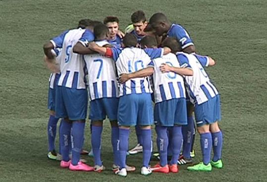 Els jugadors del CF Vilanova abans de començar el partit. Garraf Esports