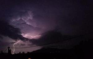 Francisco Lorenzo. Els llamps de la tempesta d'aquesta nit, davant la costa del Garraf