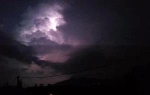 Els llamps de la tempesta d'aquesta nit, davant la costa del Garraf