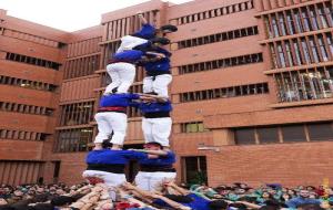 Els Llunàtics de la UPC de Vilanova tanquen la temporada castellera a la diada de Biologia de la UB