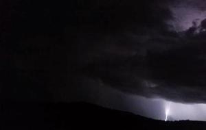 Els millors llamps de la tempesta d'aquesta matinada a Viladellops, Olèrdola