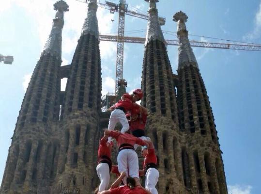 Nens del Vendrell. Els Nens del Vendrell s'enlairen a la Sagrada Família