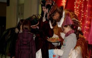 Els patges reials recullen les cartes dels infants. Ajt Sant Sadurní d'Anoia