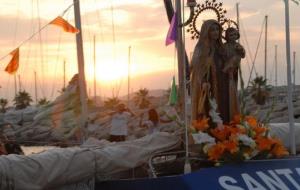 Els sitgetans s’apleguen a Aiguadolç en la Processó de les barques