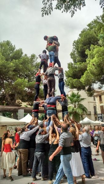 Els Xicots fan un 5 de 6 de l'antiga en un dia de viatge al passat a la plaça del Firal. Xicots de Vilafranca
