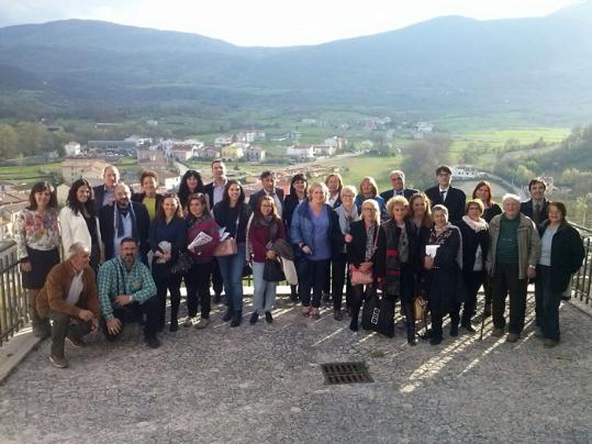 Ajuntament de Canyelles. Entitats culturals de Canyelles visiten lagermanat poble de Castelvecchio Subequo