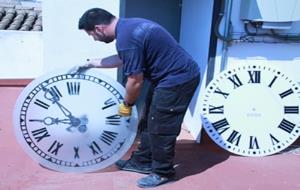 Es canvia el rellotge de la Casa de la Vila i es millora la seva il·luminació. Ajuntament de Vilanova