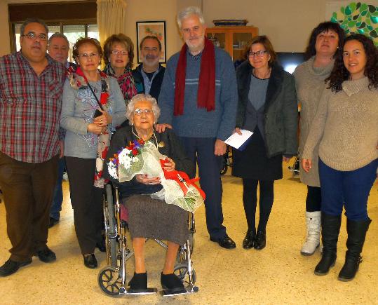 Ajuntament del Vendrell. Felicitació institucional a l'àvia centenària del Vendrell Maria Caralt Pagés