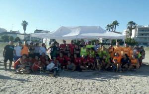 Foto de família de l'Enjoy Beachsoccer femení 2015