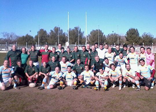 Eix. Fotografia dels dos equips de veterans