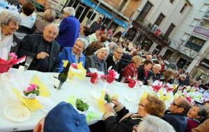 Gran final de festa de la Setmana de la Gent Gran de Sant Sadurní amb música i pastís gegant