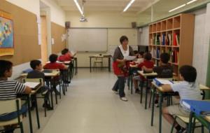 Imatge d'arxiu d'alguns alumnes de l'Escolania de Montserrat fent classe d'anglès. ACN