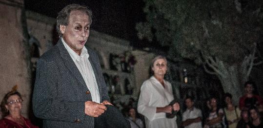 Imatge de la visita teatralitzada al cementiri. AMIC