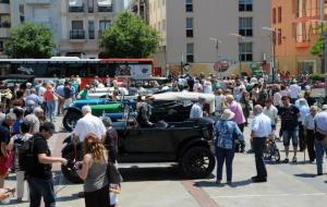 Imatge de l'exposició de vehicles del Ral.li de Cotxes d'Època Pais del Cava, a Vilanova