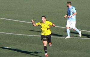 Eix. Imatge del partit entre el CF Vilanova i el Morell