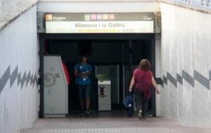 Imatge general de l'accés secundari de l'estació de rodalies de Vilanova i la Geltrú