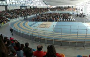 Imatge global de la pista d'atletisme coberta de Sabadell habilitada per l'assemblea de la CUP. ACN/ Núria Julià