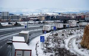 Imatges de la nevada a Vilafranca del Penedès i Olèrdola