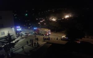 Incendi de vegetació la nit de Sant Joan a Vilanova. @Xavier_Spy