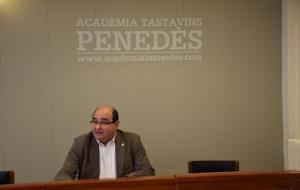 Tastavins. Joan Tarrada presentant els actes dels 50 aniversari dels Tastavins Penedès a la Sala Tastavins del Centre Agrícol de Vilafranca del Penedè