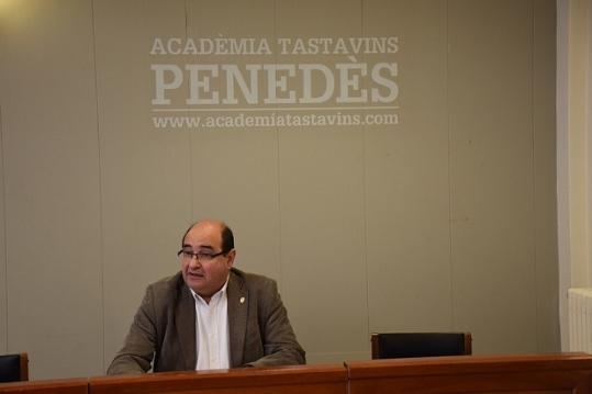 Tastavins. Joan Tarrada presentant els actes dels 50 aniversari dels Tastavins Penedès a la Sala Tastavins del Centre Agrícol de Vilafranca del Penedè