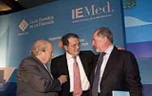 Eix. Jordi Pujol i Rodrigo Rato acompanyats de Romano Prodi