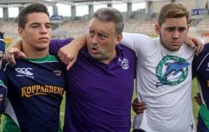 Jaume Andreu. Kevan al mig entre jugadors del RC Sitges