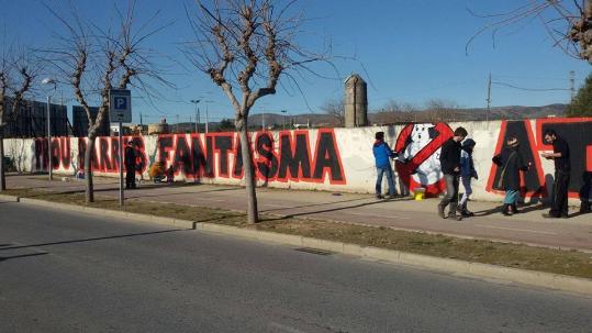 Ateneu Vilanoví. La campanya Aturem l'Eixample Nord: Prou barris fantasma! ha pintat un grafit a la ronda Ibèrica aquest cap de setmana