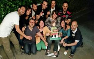 Ajuntament d'Olèrdola. La candidatura d'ApO celebrant el triomf aquesta nit. Lucas Ramírez és el primer per l'esquerra