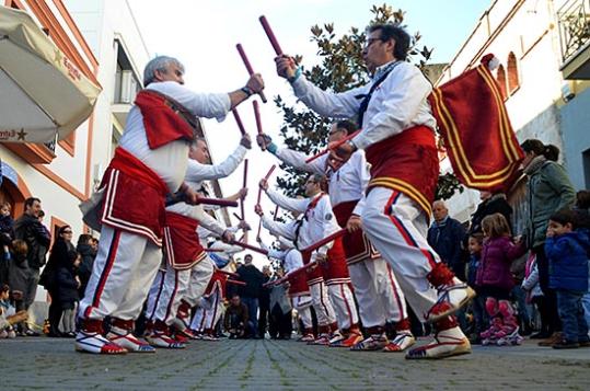 Lídia Raventós. La Colla Gran estrenant El carrer Nou