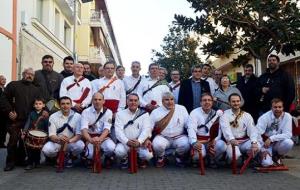La Colla Gran estrenant El carrer Nou