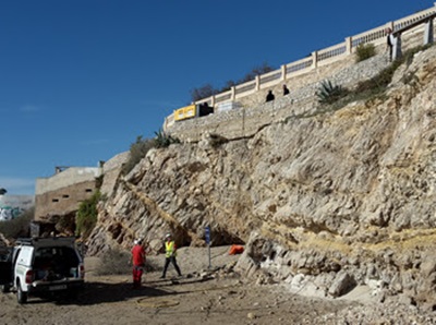 La Demarcació de Costes col·locarà una xarxa metàl·lica al penya-segat de la platja de la República. Ajuntament de Vilanova