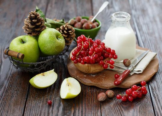 AMIC. La fruita i els fruits secs, dins lalimentació diària